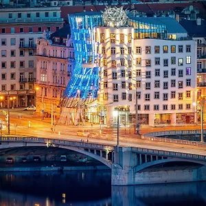 **** Hotel Dancing House - Tancici Dum Czechy