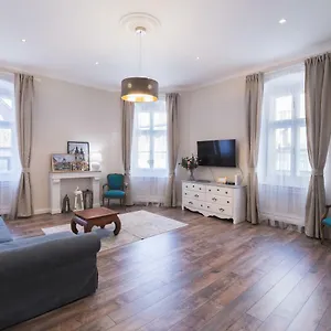 Apartament Hibay Eger
